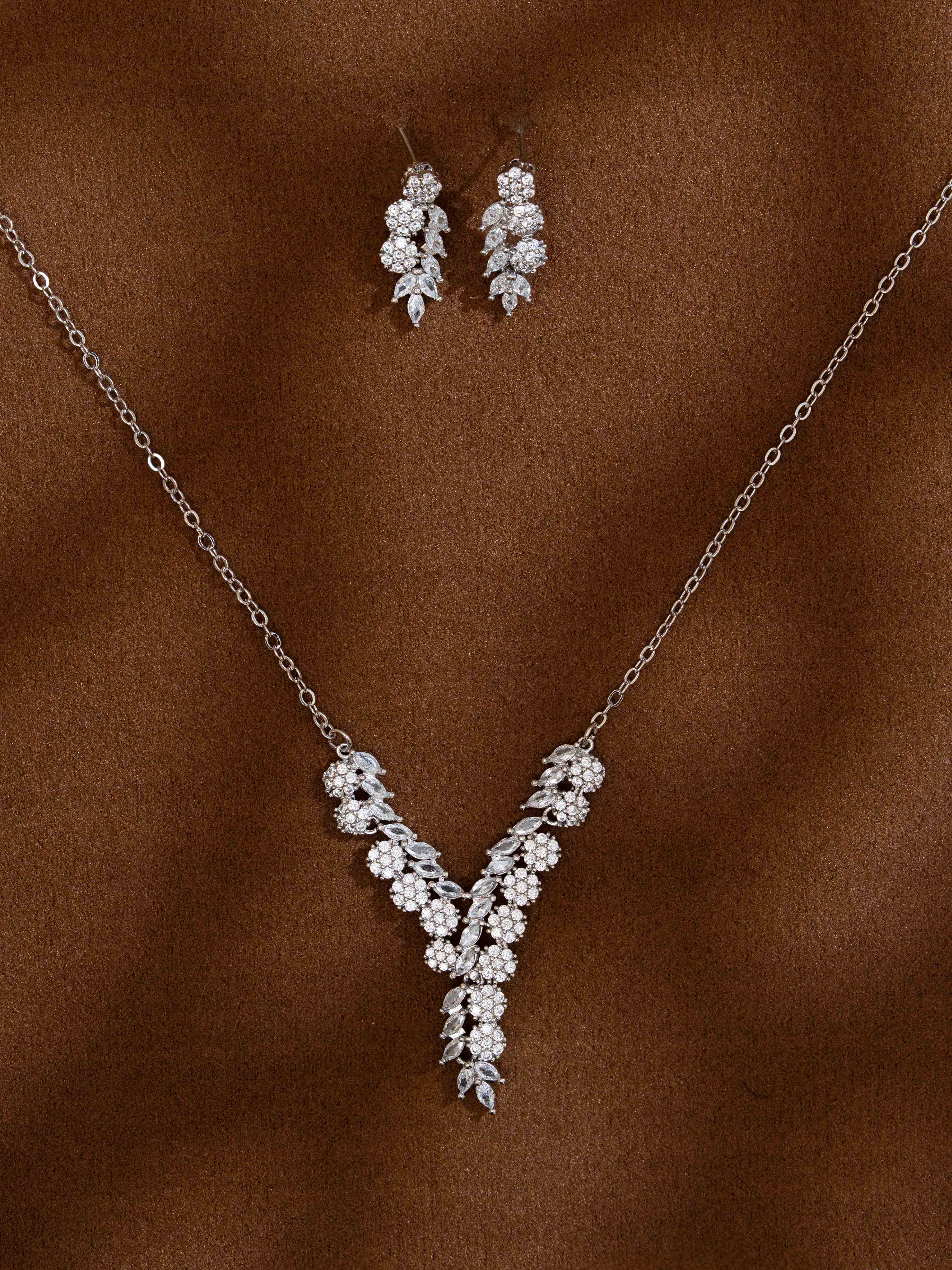 Pruvi Silver Necklace Set