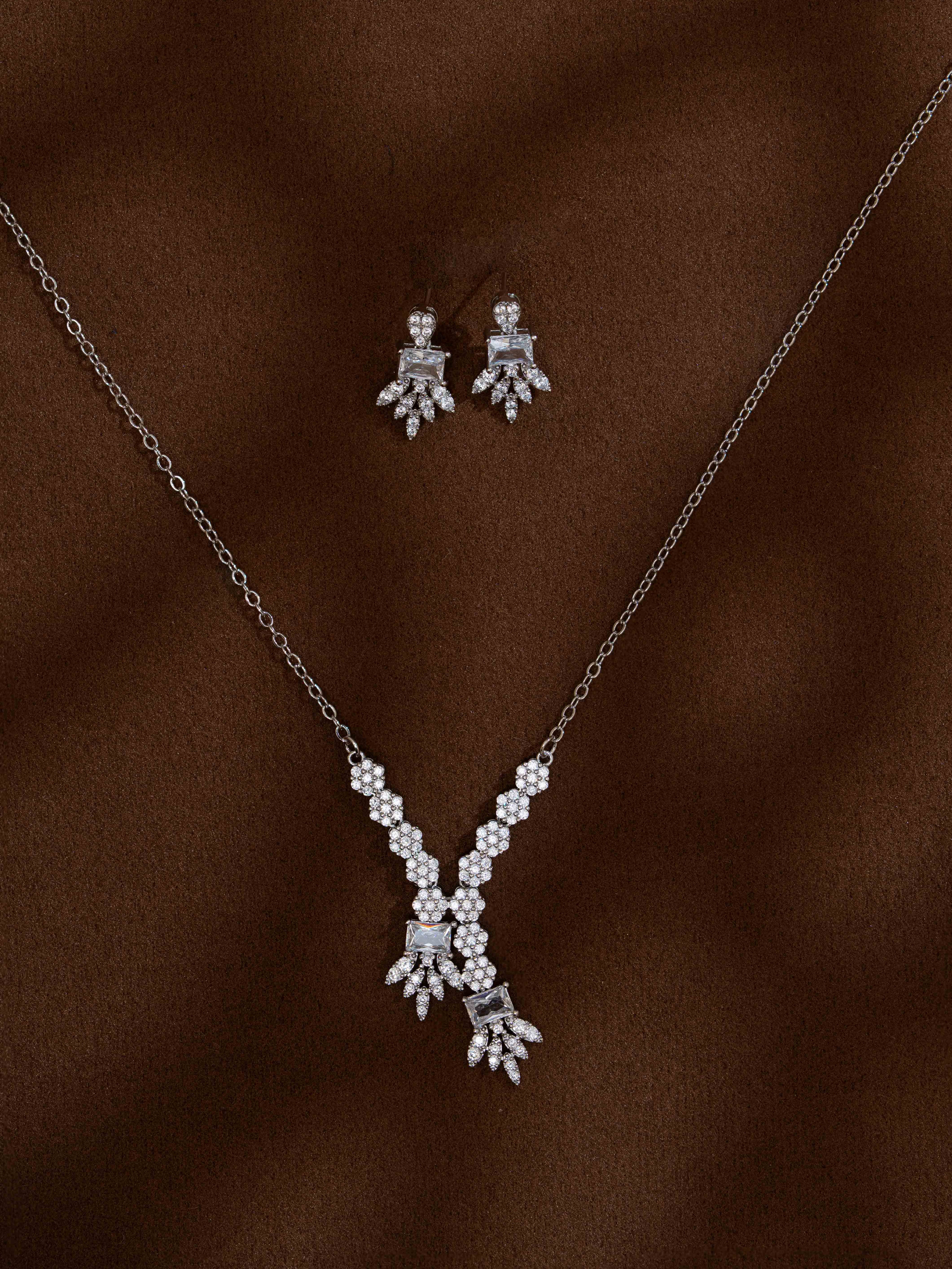 Savi Silver Necklace Set