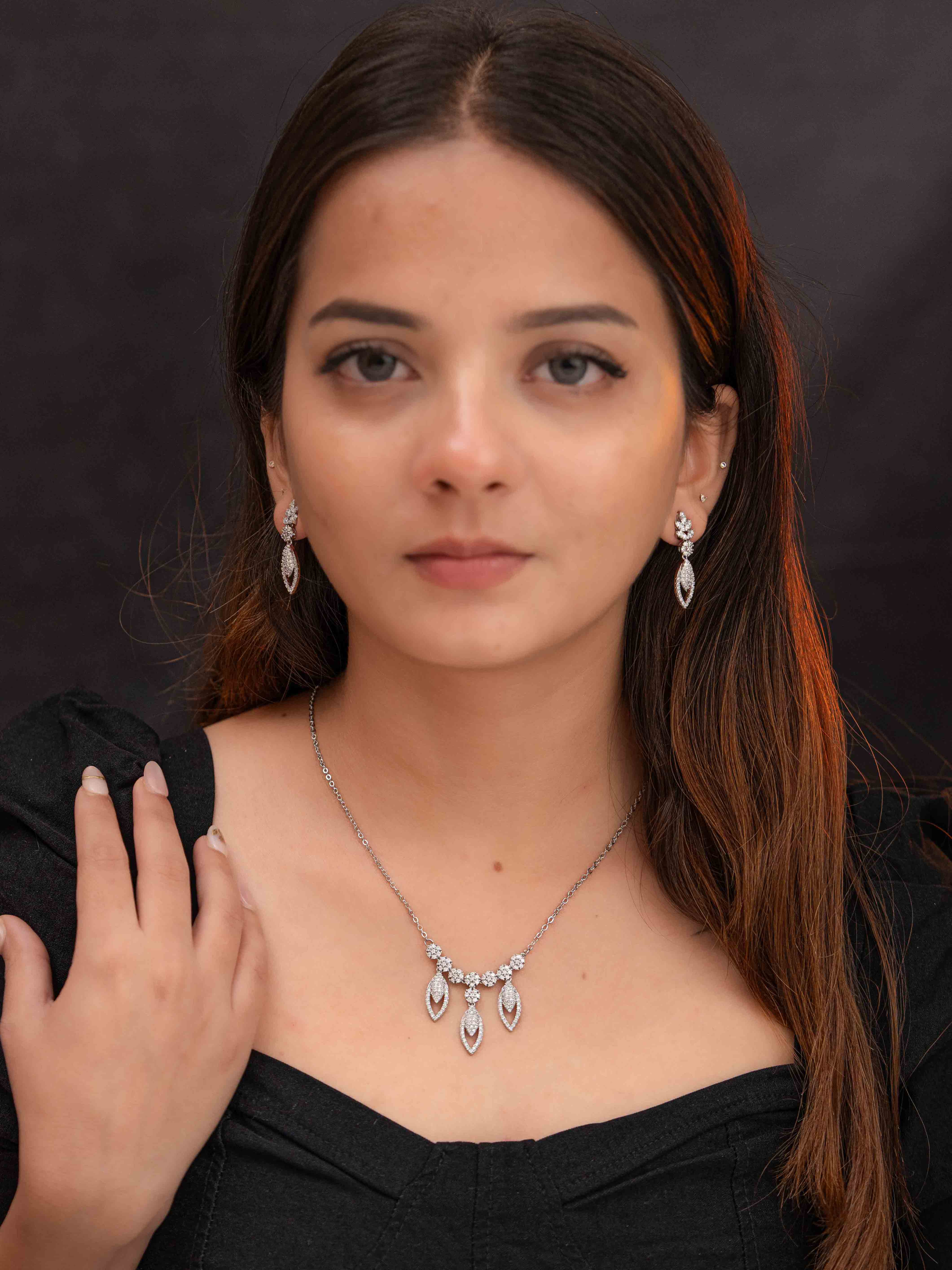 Leaf Grace Silver Necklace Set - Image 4